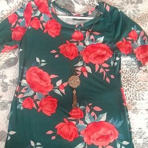 Green/Floral blouse-necklace included